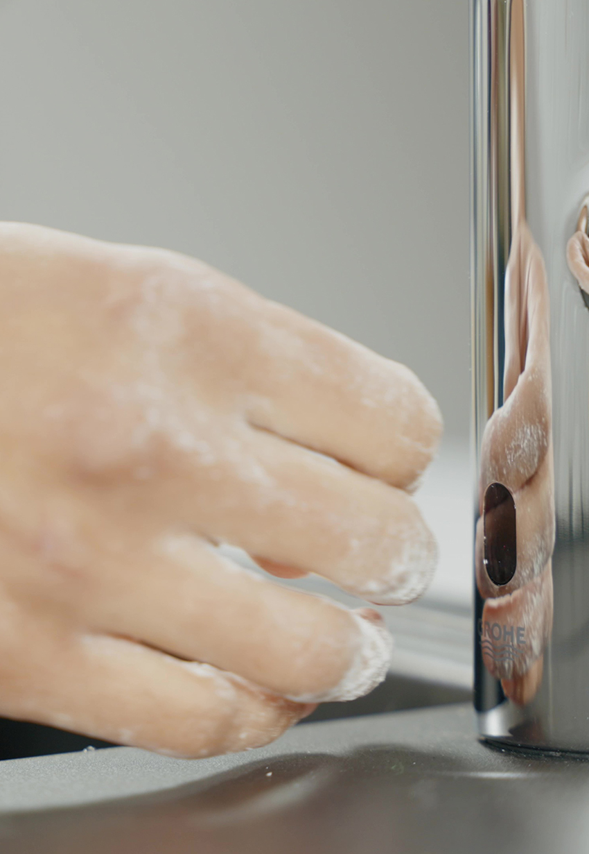 Hånd som beveger seg nær en Startline kransensor