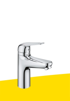 The medium version of the GROHE Swift tap range
